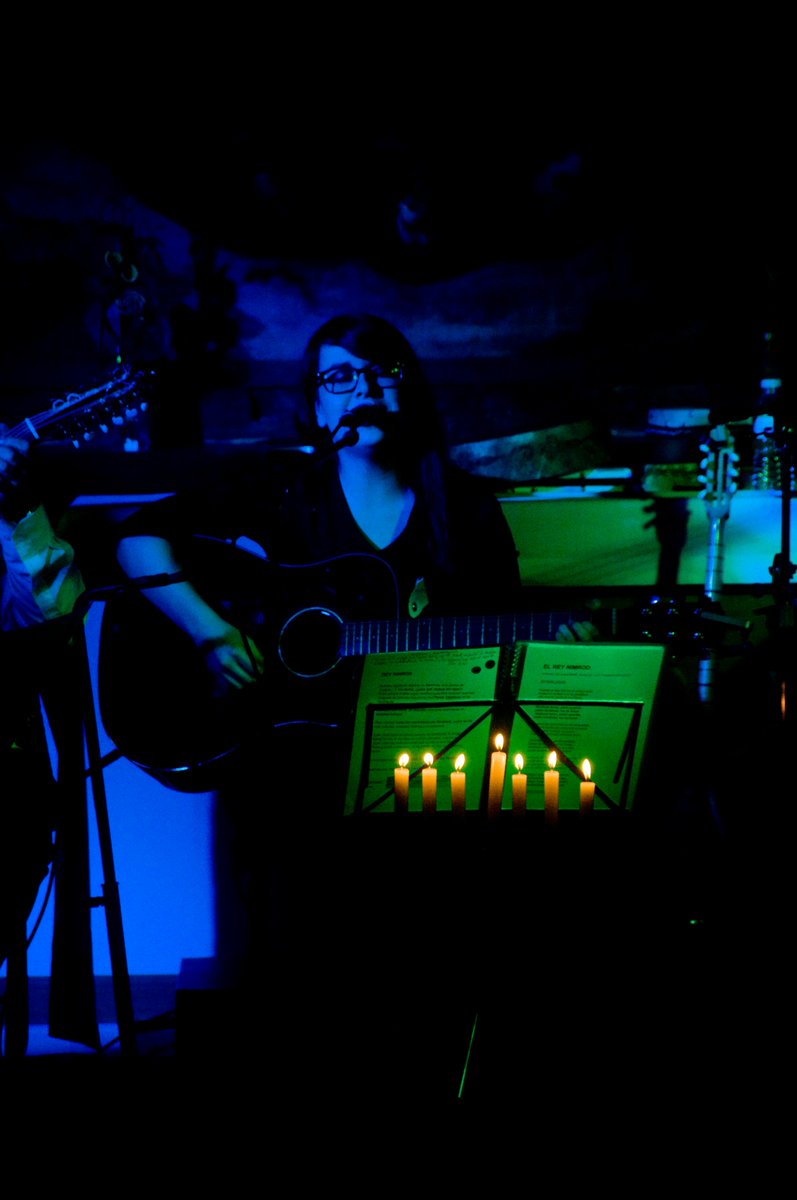 Amalgamamusmun's tweet photo. Cuando la música la interpretas y de verdad la sientes, te fundes en ella. 
#amalgama
#unviajehacianuestrasraíces https://t.co/8bOYzf1oAj