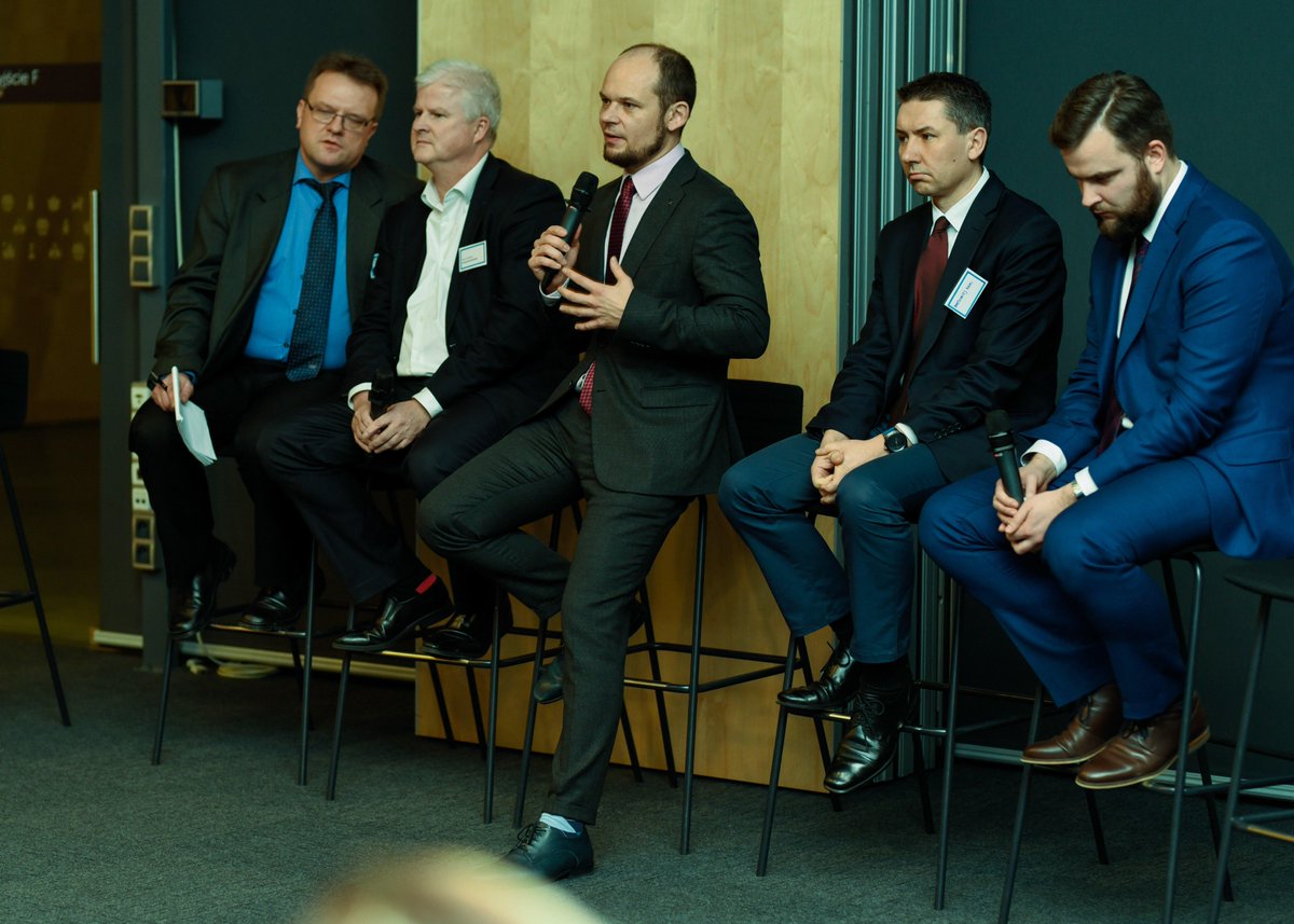 #TAURON Jarosław Broda na Business Mixer e-mobility: sektor energetyczny znajduje się w transformacji, musimy się zmieniać tak, by być bliżej klienta. Elektromobilność wpisuje się w ten kierunek. <a href="/techBrainers/">techBrainers</a> #ScaleUp #PilotMaker