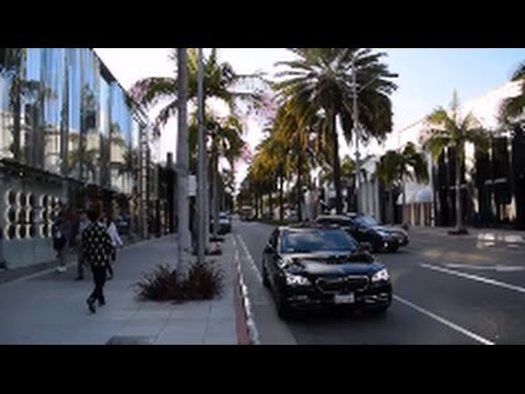 Beverly Hills Rodeo Drive guideforthetraveler.com/2018/01/11/bev…