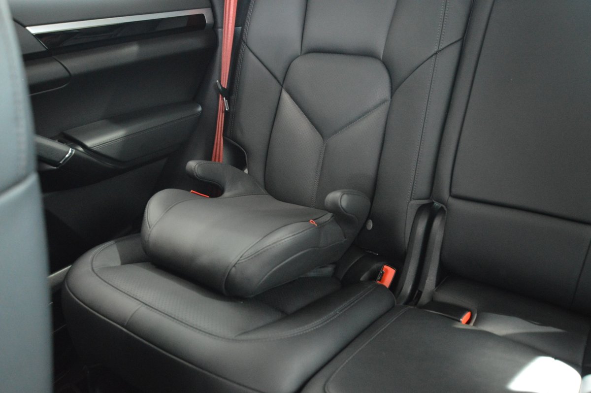 ThePlushCompany's tweet photo. There's a #PlushTush for every car interior. Discover the perfect style for yours today - https://t.co/cnVWEpJLA9 https://t.co/Iu2mIG5wzn