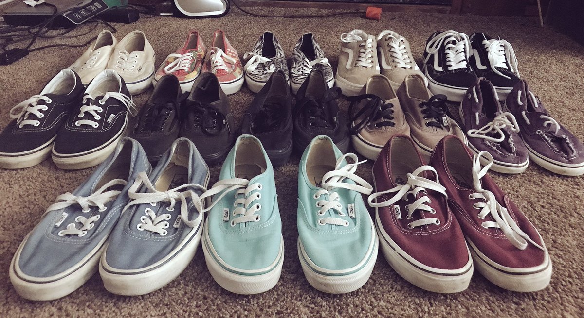 darlingJimm's tweet photo. My collection is beautiful! #vans #oldskool #classics #authentics #lowpros #limiteditions @VANS_66 @VansPorns https://t.co/cUItUe6zLN