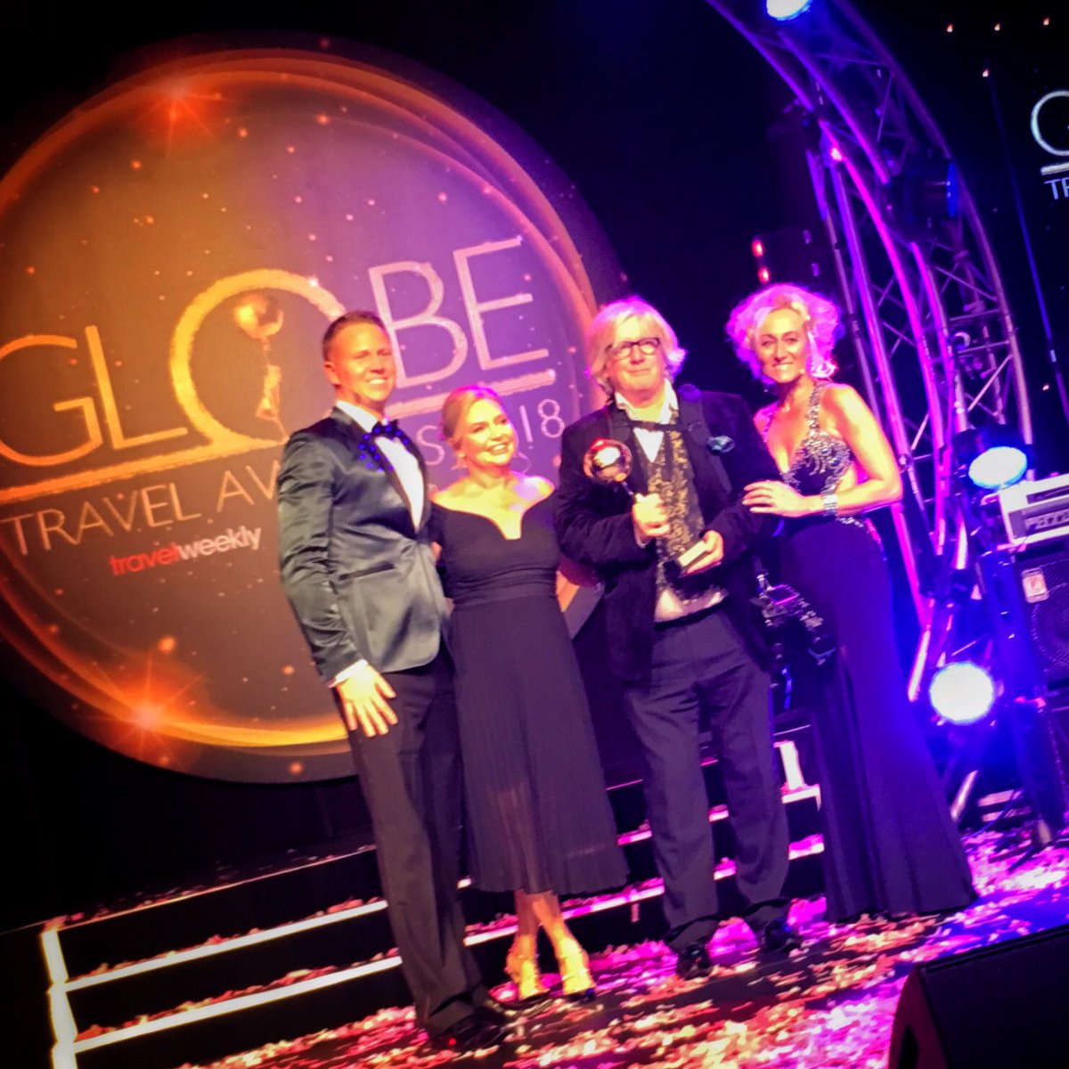 The best award at #TWGlobes ever... <a href="/DunlopPhoto/">Steve Dunlop Photographer</a> wins the Outstanding Contribution Award! Thoroughly well deserved! 
We love you Steve!!