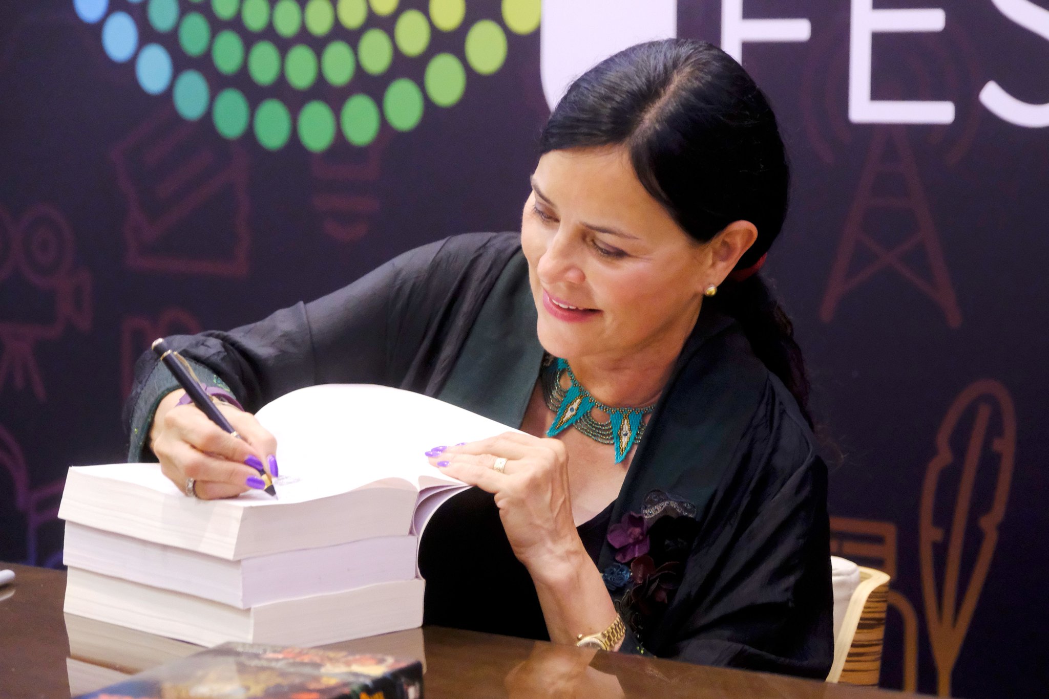 Happy 66th birthday, Diana Gabaldon!  via 