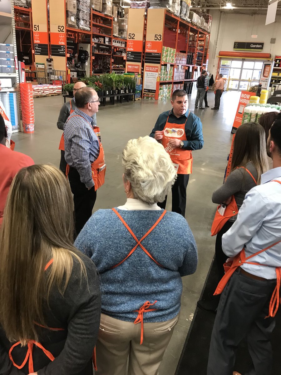 HDWRHRD_MA's tweet photo. Domenic Robb (NJM) digging into Order Pick Up during his EP Walk in the Riverhead Store 1222! “Have we met YOUR online pickup expectations today?” @LemmaTony @Mcgalec99 @BejnaJim https://t.co/tDtGkCCqPs