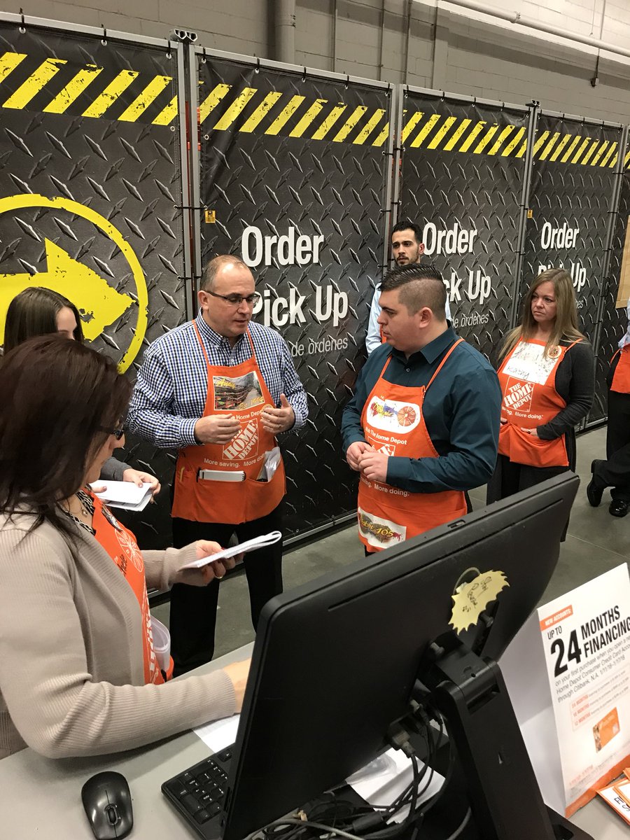 HDWRHRD_MA's tweet photo. Domenic Robb (NJM) digging into Order Pick Up during his EP Walk in the Riverhead Store 1222! “Have we met YOUR online pickup expectations today?” @LemmaTony @Mcgalec99 @BejnaJim https://t.co/tDtGkCCqPs