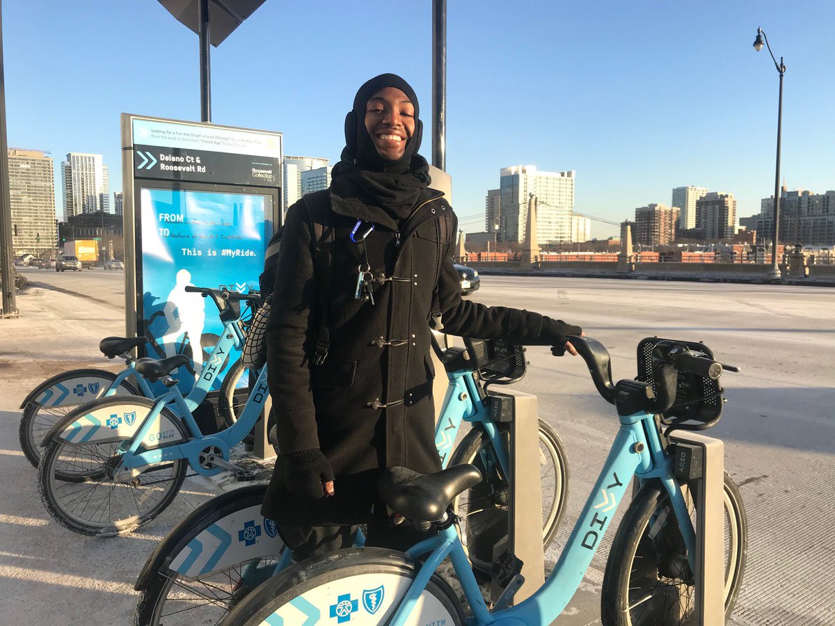 greenfieldjohn's tweet photo. According to a 2015 survey, 79 percent of @DivvyBikes members are white, but the top rider of 2017 is an African-American food courier named Kerdia Roland. He has advice for the city on how to increase ridership in communities of color. https://t.co/MnpGxMfGBm @Chicago_Reader https://t.co/64Rq6Kkyj9