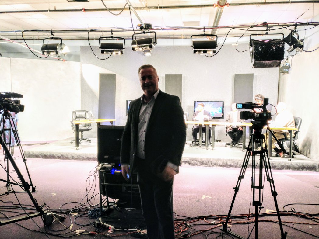 paullucier's tweet photo. Fresh out of makeup, @ScottTotzke prepares for his time in front of the cameras on #cybersecuritytv @ISARACorp https://t.co/6kmzb5MRMh
