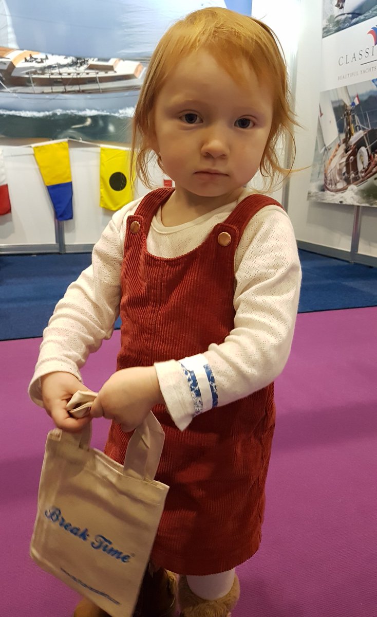 breaktimeHR's tweet photo. Day two @LondonBoatShow just ended and here are two of the many cool customers we got today - Evelyn (left) and Denise (right) ❤⛵🇬🇧
We are still in #London until Sunday evening, so find us at @ExCeLLondon Stand WC029 (S1 entrance)! #breaktimecroatia #nauticalbracelets #lbs18 https://t.co/6NrbVDFlnk