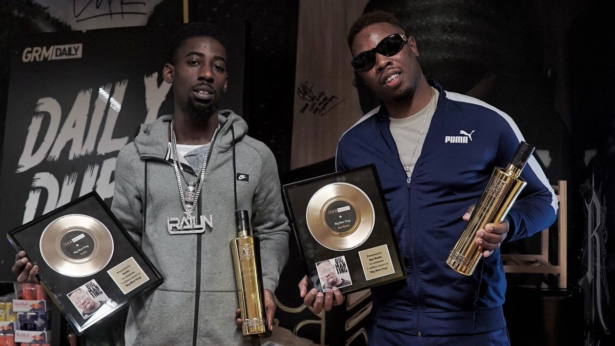 GRMDAILY's tweet photo. 💽 Congratulations to @AYO_BEATZ &amp; @RATLIN who came to collect their 1million views plaques for "Big Man Ting" 👏 

📸 @MayowaHD https://t.co/9Xfj51fyCb