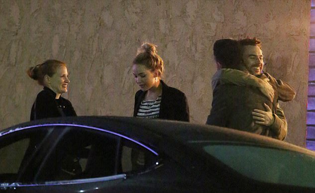 Jessica Chastain leaves a restaurant after a dinner with Jennifer Lawrence and Simon Kinberg in Beverly Hills on January 9, 2018.