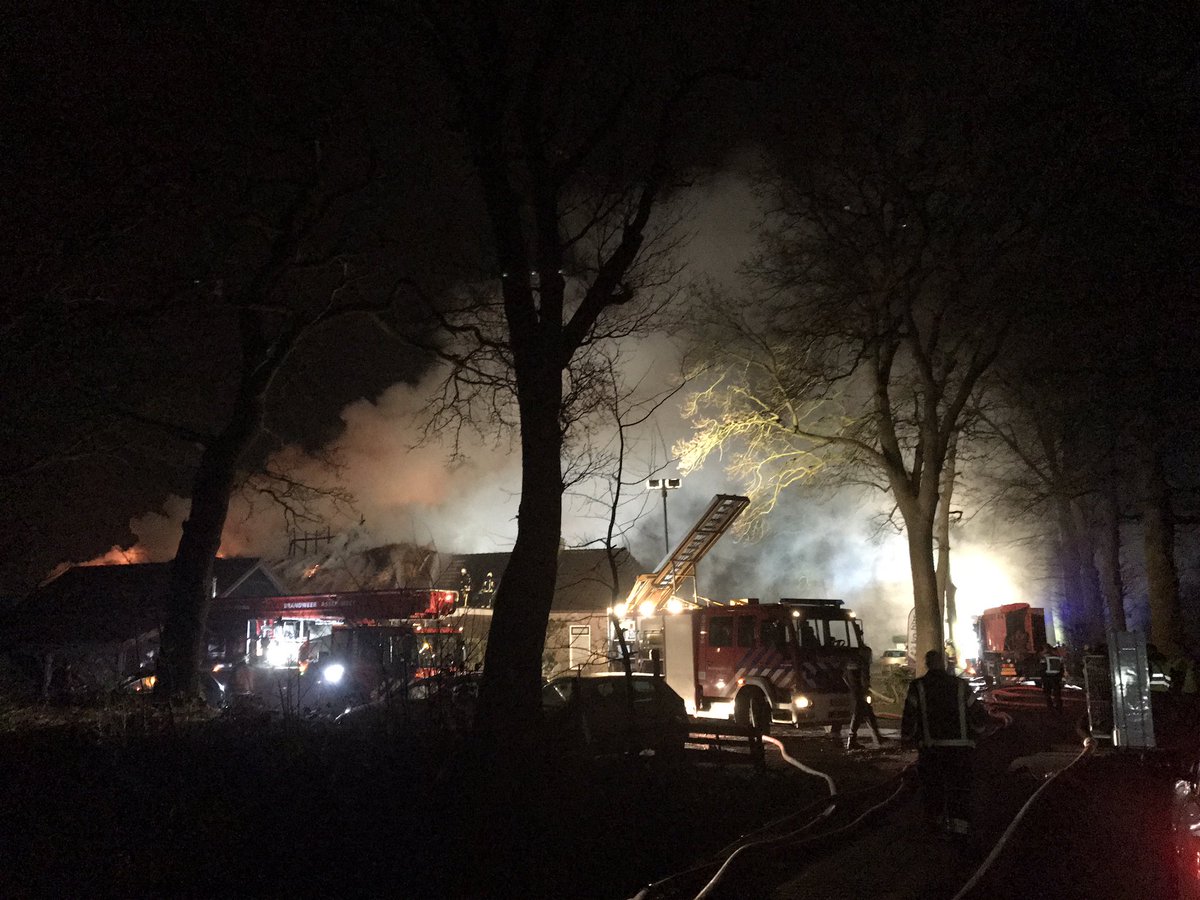 MarcoOut's tweet photo. Bij grote brand zorgboerderij in Zeijerveen. Treurig gezicht. Bewoners waren gelukkig snel buiten.  Brandweer probeert voorhuis te behouden https://t.co/OH5OLQACsl