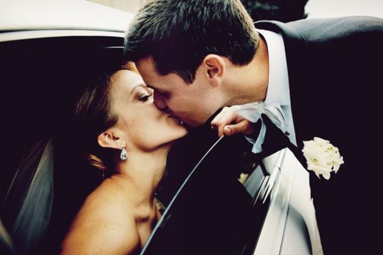 AustinBlackCar's tweet photo. As you plan your wedding, don't forget to book the chariot to ride off into the night. https://t.co/gM1BoDii3z