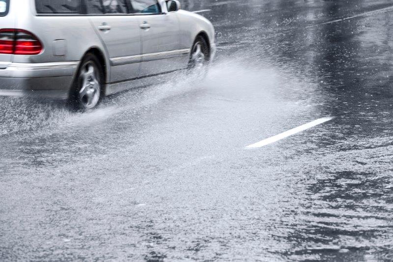 icbc's tweet photo. If your vehicle starts to hydroplane, don’t brake—decelerate and drive straight. #KnowYourPartBC to drive smart: https://t.co/I9P2xU0hjv https://t.co/DiOmmY31QK