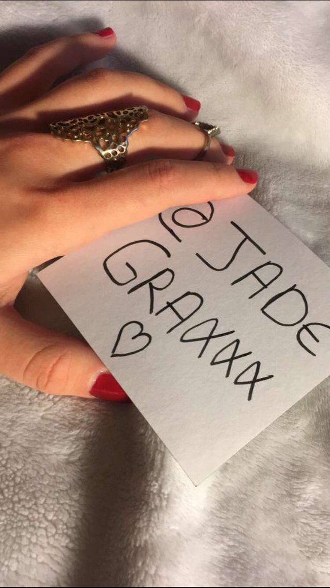 JadeGraxxx's tweet image. Vous aimez bien ma petite main😏😘 retweet si t aimerais quelle soit en train de te branler😏🔥 voila une petite preuve que je suis pas un fake😘