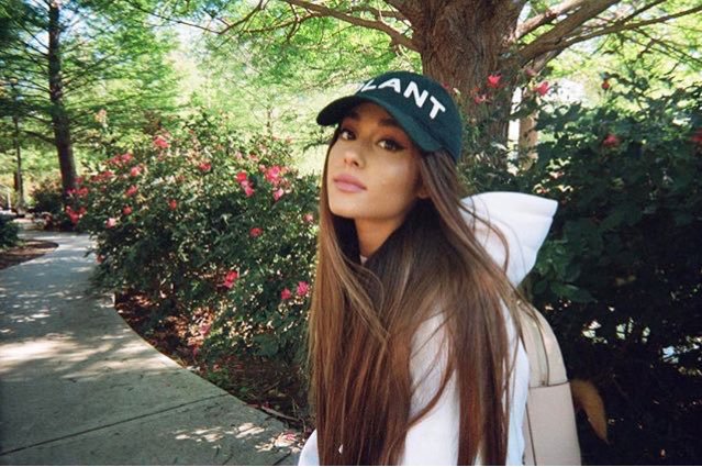 ariaandpete's tweet photo. #BestFanArmy #Arianators #iHeartAwards @ArianaGrande https://t.co/0Iaemg961l