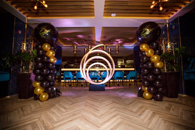 mediaresources's tweet photo. This week @Drake opened his new restaurant in #Toronto called #Pick6ix and @mediaresources  was called upon to create a 3D feature to display in the lobby

See the link below for more details

#3DPrinting #3D #Drake 

https://t.co/L7ae6kzOCd https://t.co/vNdxyRpDsJ