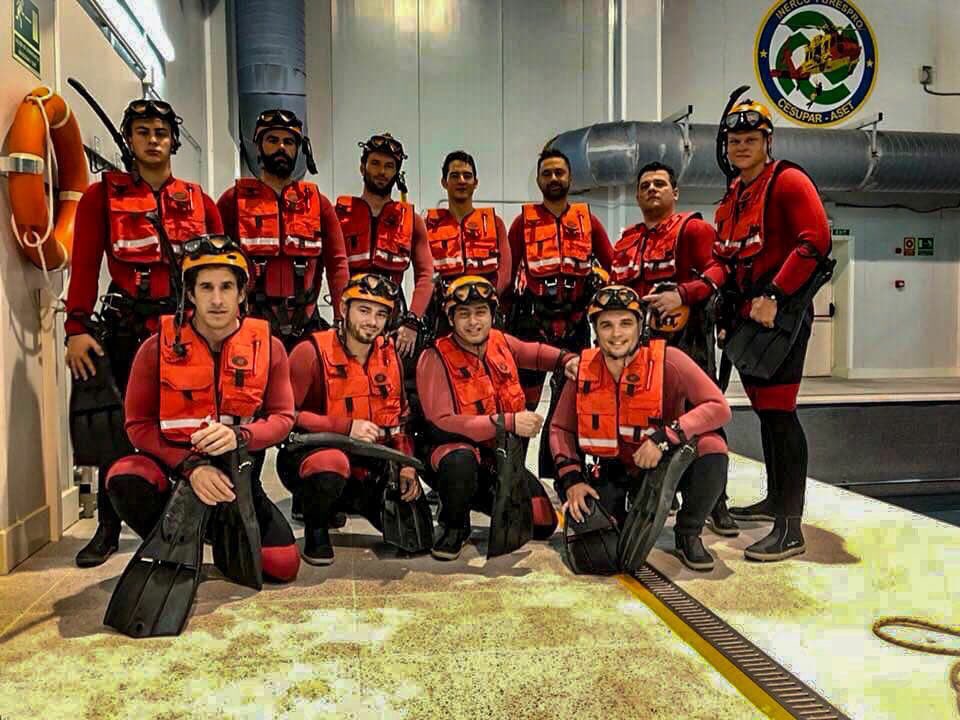 SVSspain's tweet photo. Enhorabuena Kris Lars por tu evolución y progresión de la mano de @Forespro, pronto serás un buen nadador de rescate. Sigue persiguiendo tus sueños. Orgullosos de ti. #limsar #awsar #huet https://t.co/O1UCuT3DXp