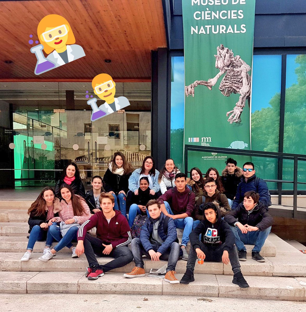 IEDMangrane's tweet photo. Perquè aprenem... quan vivim i compartim experiències en primera persona.👨🏽‍🔬👩‍🔬👍👏 Gràcies @ferrantorba i Nayara per acompanyar-los el dia d’avui al @CACiencies @PedroCozar @alesav81 @LorenaMonllao @Paula_Olimpia @LorenaMonllao @Marywavee @DolorsQueralt @JessEMD1 @ampaIEDM https://t.co/IYLbRua8Cr