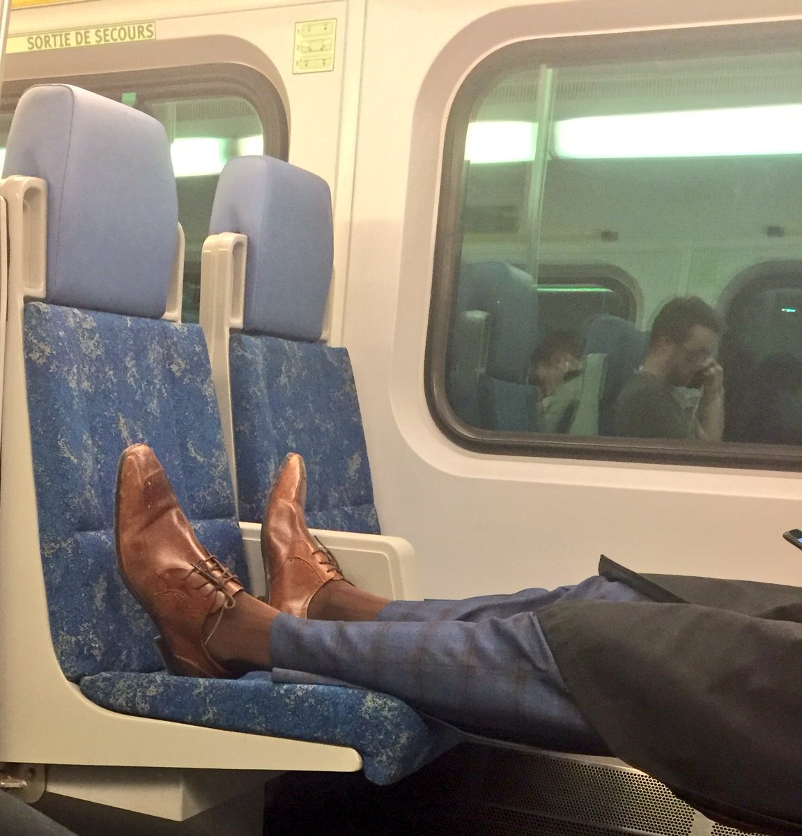 Keeping it classy on the #Go. Nice kicks.