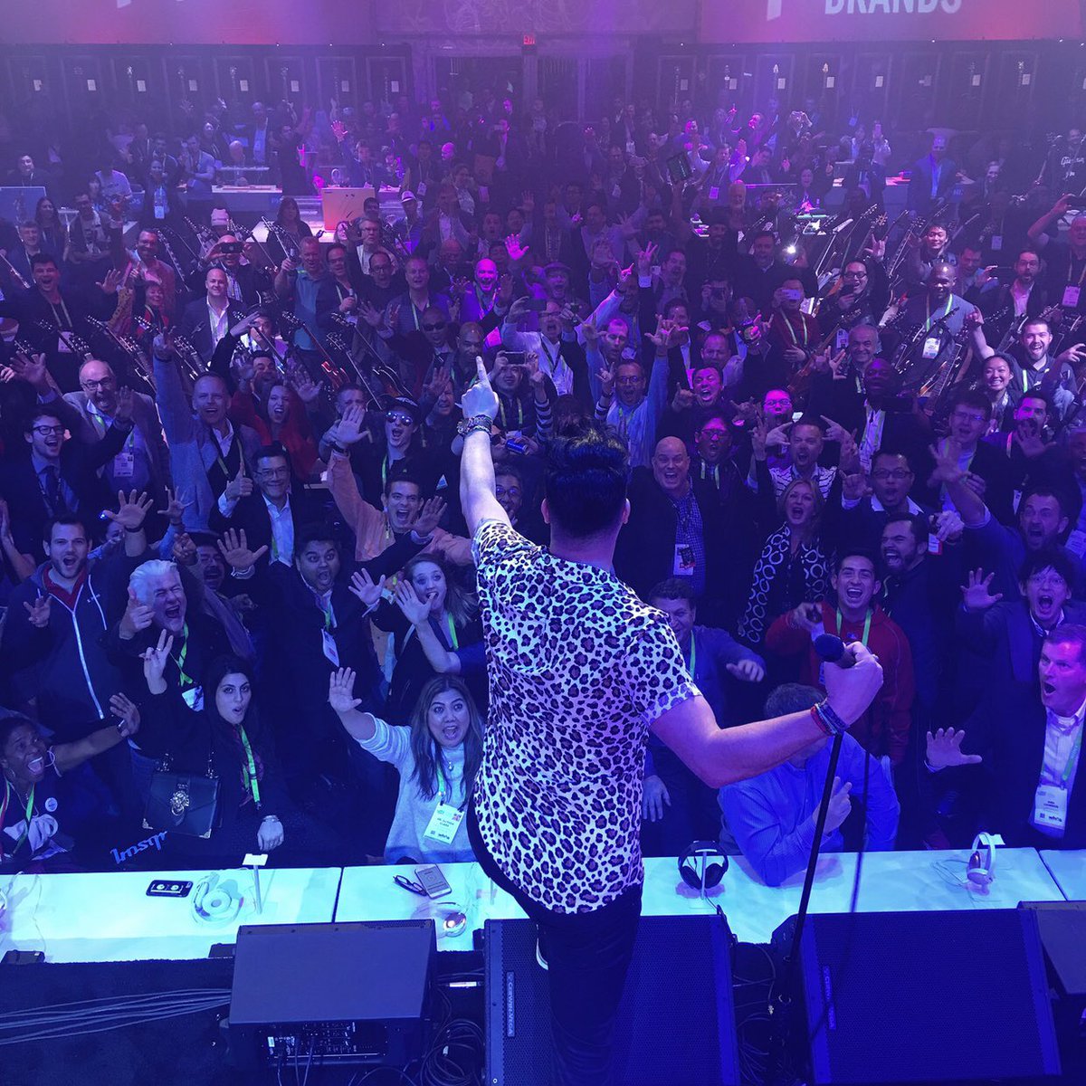 gibsonguitar's tweet photo. CES Day 2 Recap! Thank you to everyone who stopped by the Gibson Tent yesterday! Special thanks to @LZZYHALE @DefLeppard @jasonhook_5fdp @frankiemoreno @usainbolt @Iamchrismartin for coming out! #gibson #philipssound #ces2018 https://t.co/4hx4gY4fCS