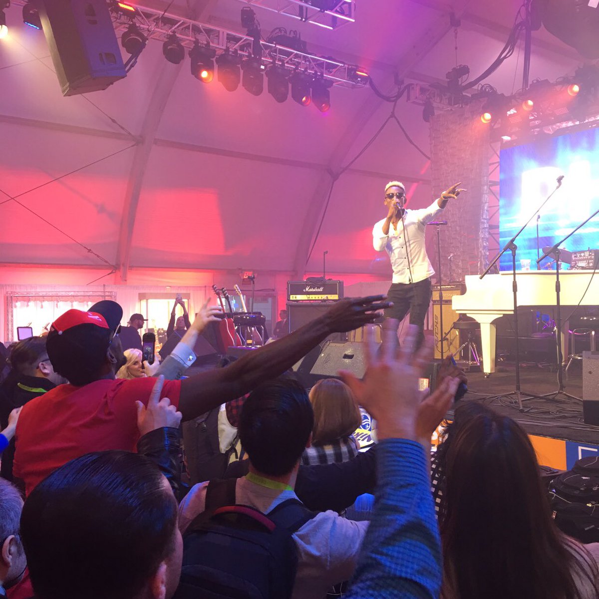gibsonguitar's tweet photo. CES Day 2 Recap! Thank you to everyone who stopped by the Gibson Tent yesterday! Special thanks to @LZZYHALE @DefLeppard @jasonhook_5fdp @frankiemoreno @usainbolt @Iamchrismartin for coming out! #gibson #philipssound #ces2018 https://t.co/4hx4gY4fCS
