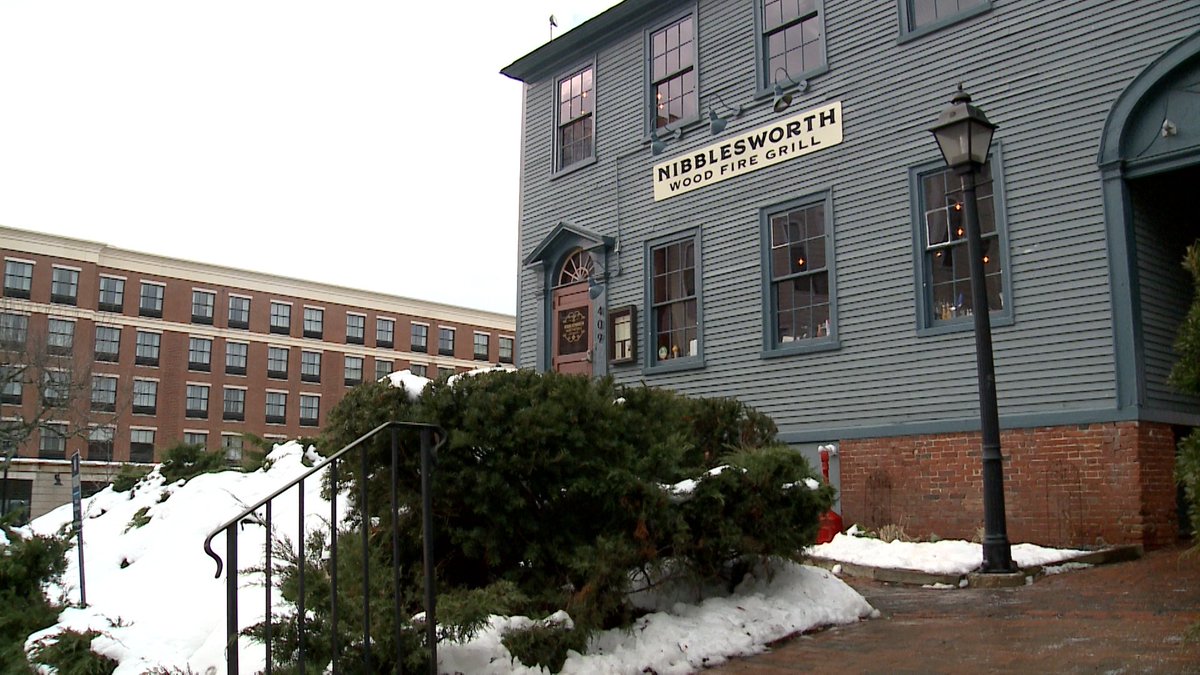 NHChronicle's tweet photo. There's two new restaurants that have #PortsmouthNH mouths watering! Tune in tonight and grab a bite at @nibblesworthNH and The Wilder. Join us at 7:00. https://t.co/FdaYHVLssG #NH https://t.co/JXMxMdE08W