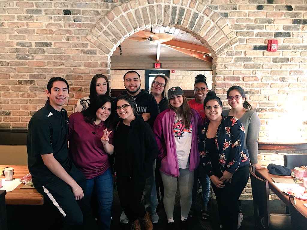 YesseniaLea06's tweet photo. Planning out some greatness! Leaders in full effect #teamselma#onecheddars https://t.co/I2q7IUtzi8
