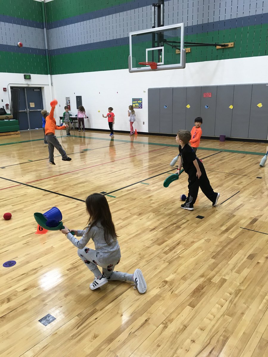 spechta1's tweet photo. Snowball stations, in hope of an afternoon snow ... @oldunionES https://t.co/2BQHeu534S