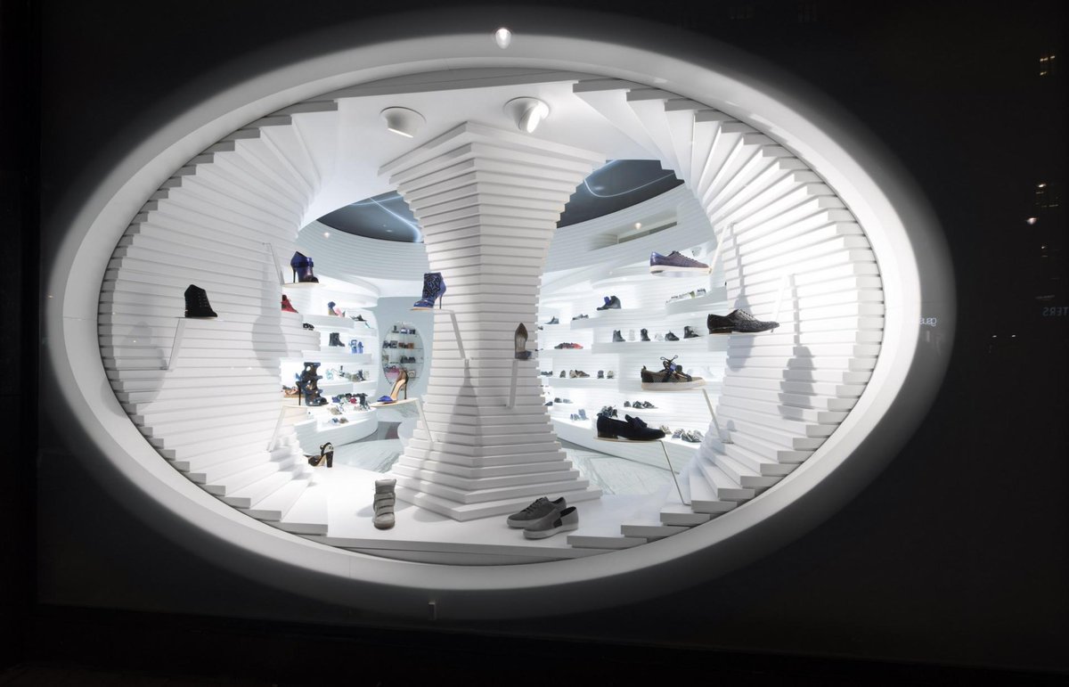 The walls and displays are created from layers of HI-MACS which give the illusion of flowing directly from one to another.
lghimacsusa.com
