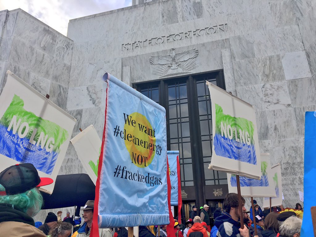 dineenorourke's tweet photo. Oregonians today are showing up in Salem to tell @KateBrownForOR to #StopJordanCove - a #frackedgas pipeline destroying Oregon, all for Asian markets. #noLNG #NoPCPL https://t.co/RHAyecyiAI