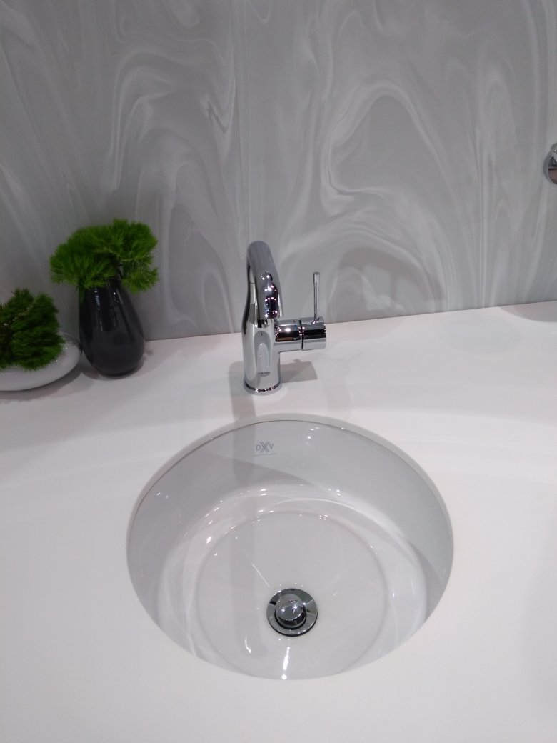 cameronmacneil's tweet photo. The perfect sized undermounted sink for a small scaled powder room @DXV #KBIS2018 #LIXILatKBIS #entry517 https://t.co/puxiqWJLJw