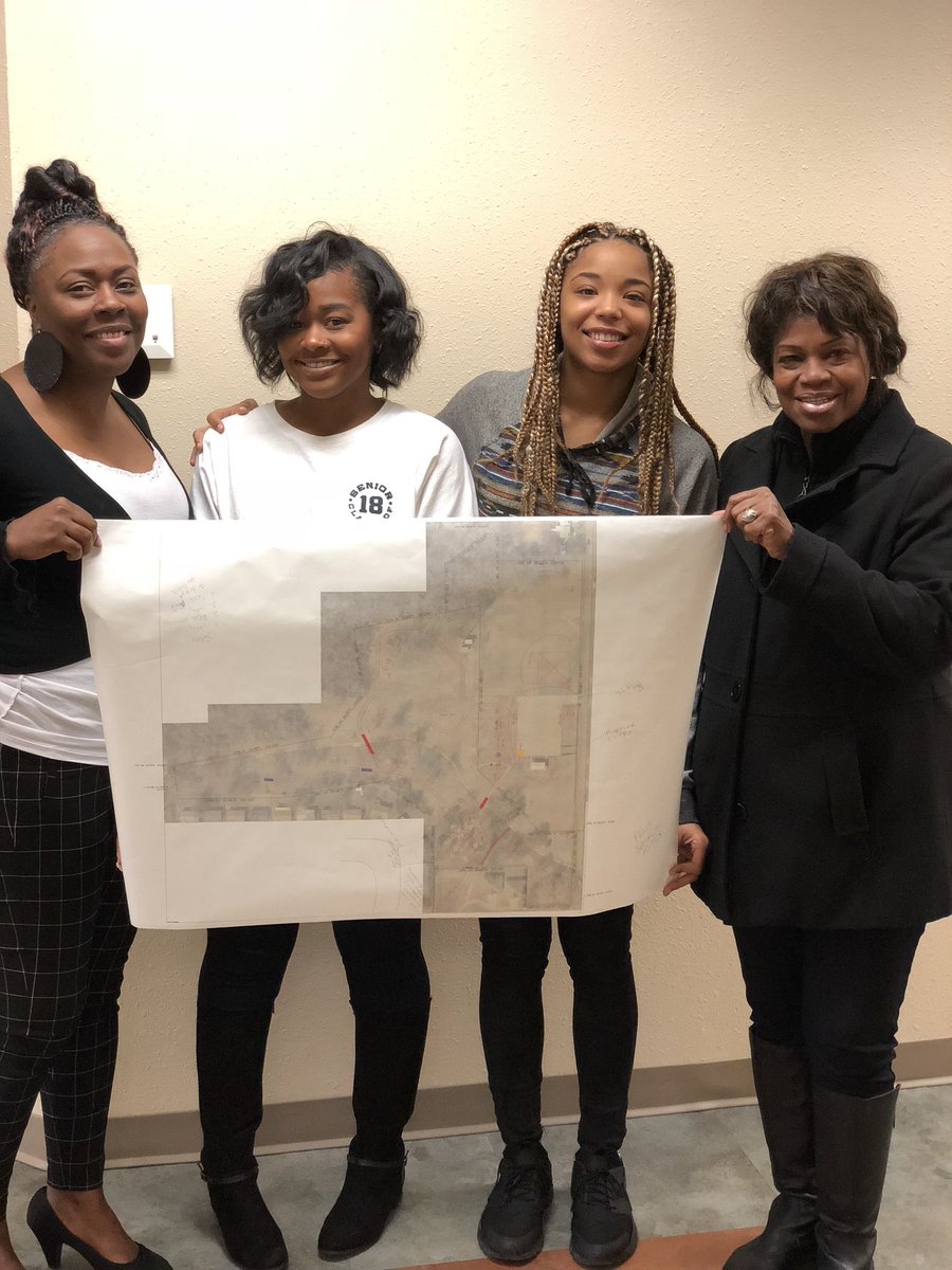 GurusOfBusiness's tweet photo. A great big thank you goes out to councilwoman Christine Price-Allen  of ward five in Midwest City for assisting us in our efforts to revitalize  ESA Park in Midwest City #ITCTakeover #MTC18 https://t.co/XgJGAm4RRB