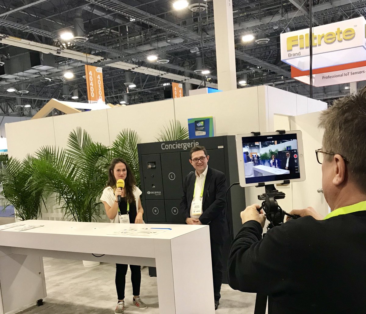 Today <a href="/Bpifrance/">Bpifrance</a> stopped by the <a href="/DADDecayeux/">DADdecayeux</a> booth to check out the MyColisBox #CES2018