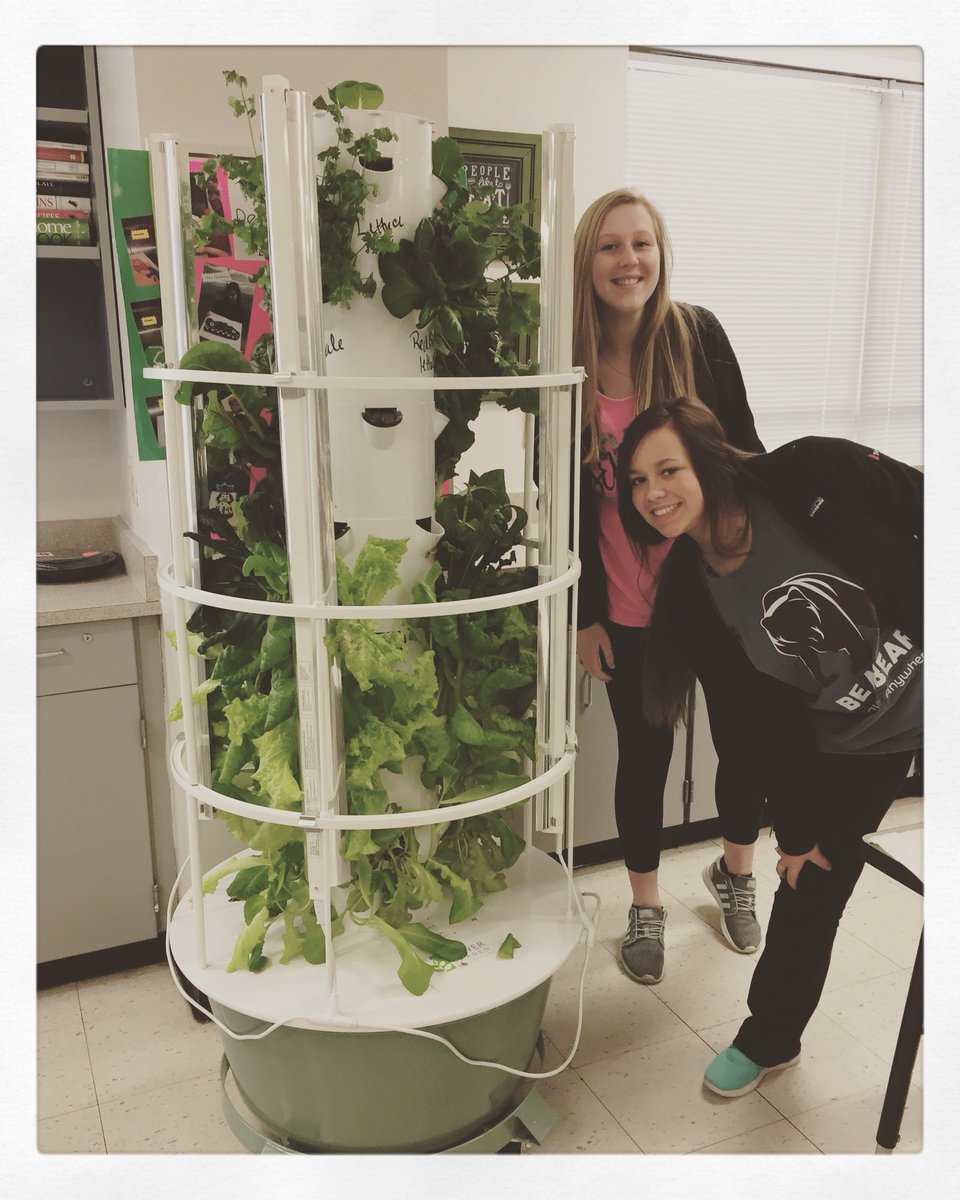 checkleyRSHS's tweet photo. Harvest Day!!  Yummy food was made and consumed 🤗. #towergarden #towertotable #FACSforlife #takeaFACSclass https://t.co/j8TR1U3FDD