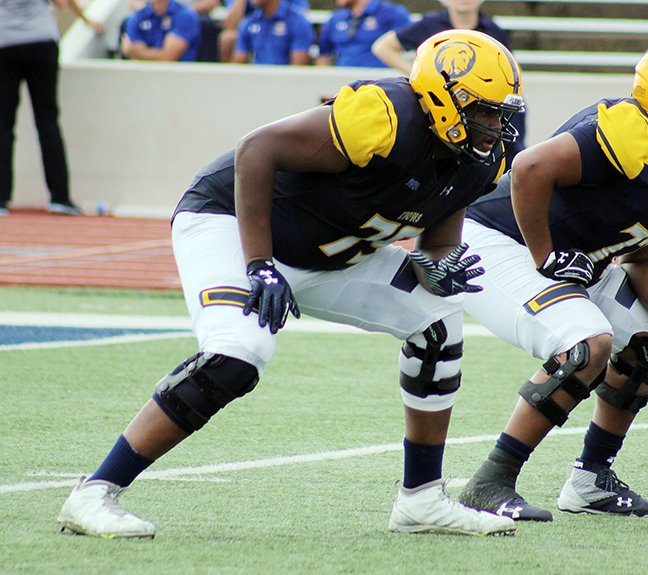 RoadTripSports's tweet photo. The College Gridiron Showcase in Dallas also has a Select Group, another set of potential #NFL bound players looking for a chance to show scouts what they can do. #CollegeFootballAmerica saw @Lions_FB OL Poet Thomas earlier this season #d2fb #NCAAFB #CGS18 #NFLDraft #NFLDraft2018 https://t.co/U9SjH1oAZu