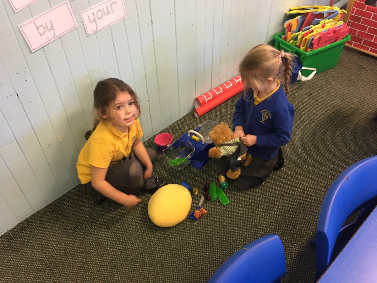 sacred_heartps's tweet photo. Primary 1 have been working super hard on partner work this week in maths and literacy. We have been learning about weighing and focusing on our new spelling sound. 😊#learningfromfriends #friendship #activemaths #spelling #maths https://t.co/n3zl1Q5Aja