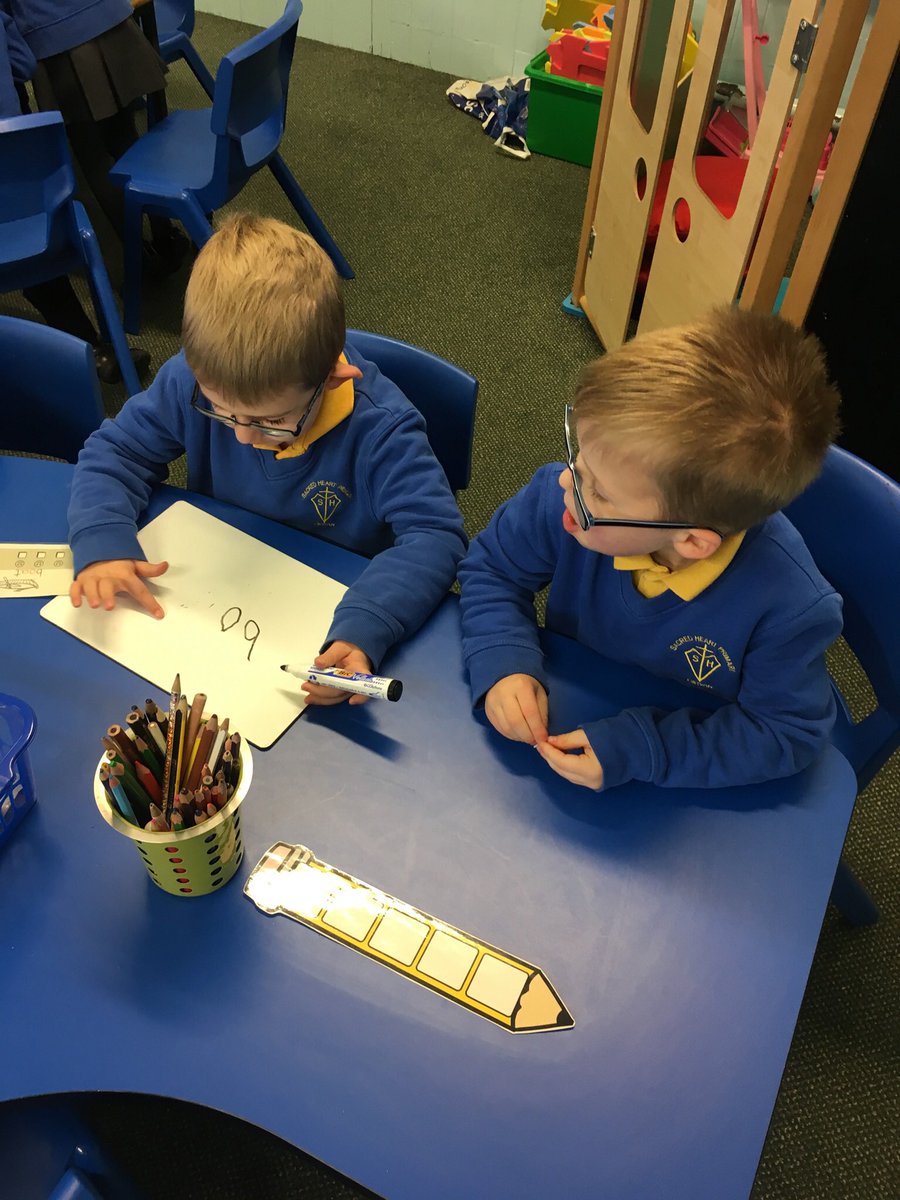 sacred_heartps's tweet photo. Primary 1 have been working super hard on partner work this week in maths and literacy. We have been learning about weighing and focusing on our new spelling sound. 😊#learningfromfriends #friendship #activemaths #spelling #maths https://t.co/n3zl1Q5Aja