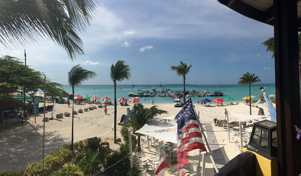 GoLiveItTravel's tweet photo. Just enjoying the view in @aruba. #lovethebeach #travel #vacation #useanagent https://t.co/12VMj7Iu2N