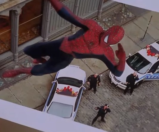 Включи человек паук громкий звук. Человек паук 2002 Питер Паркер. Человек паук 2002 Дейли Багл. Бьюгл человек паук. Дейли Бьюгл человек паук.