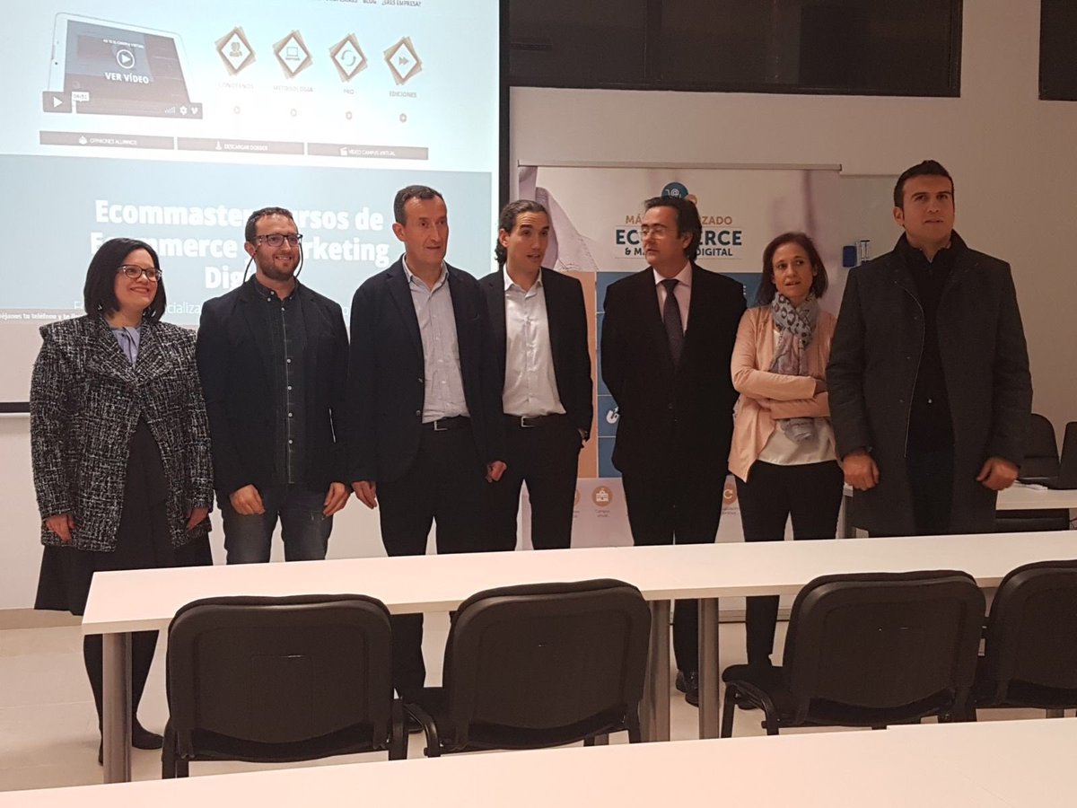 CarlosGlez2021's tweet photo. Con #econmaster en el inicio de su andadura en Elche Parque Empresarial. El comercio electrónico es una herramienta fundamental para el desarrollo de las PYMES y es preciso adaptarse a las nuevos hábitos de los consumidores. Enhorabuena por la iniciativa. https://t.co/GDsCi6wrpq