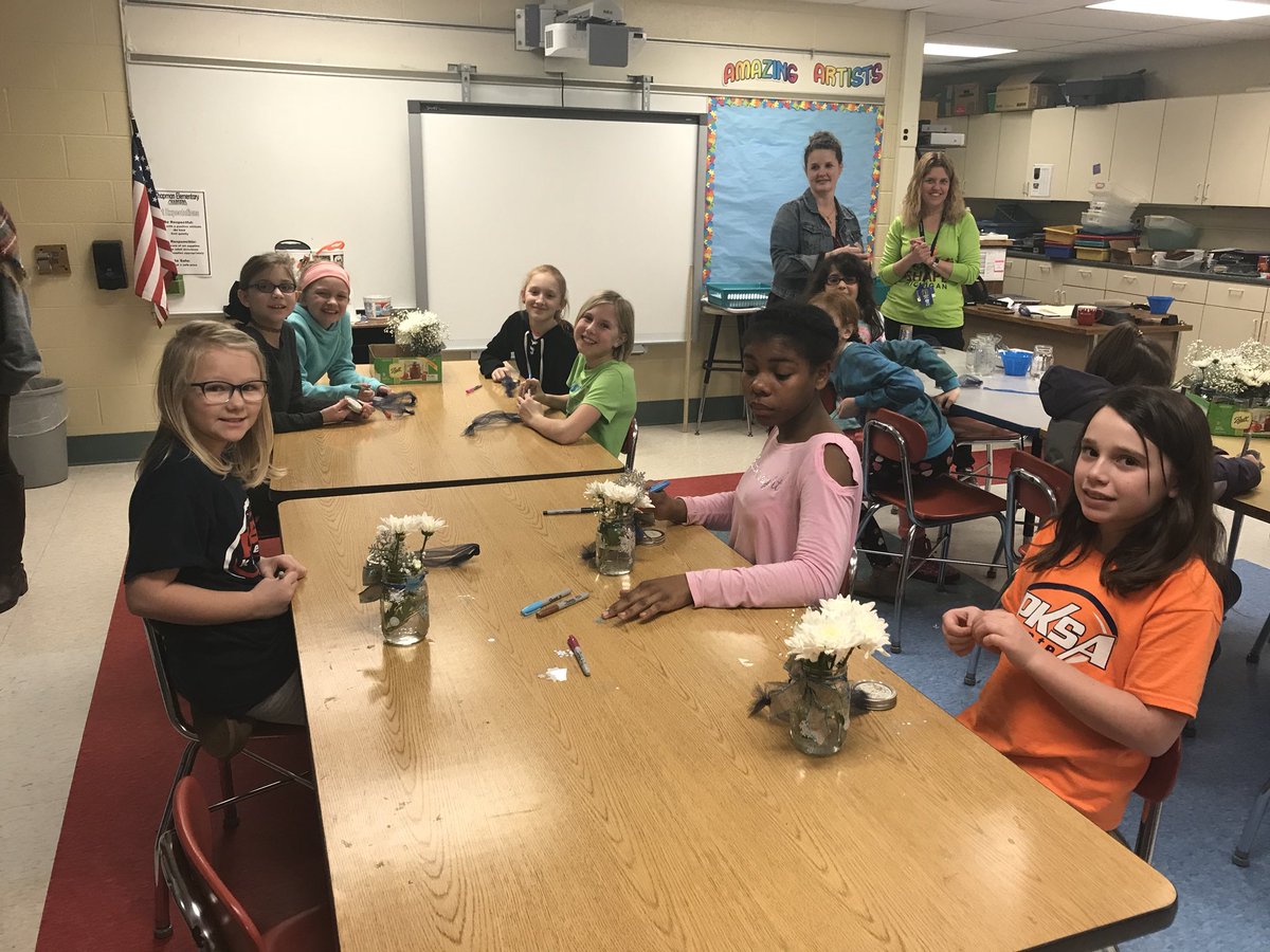 JVvert's tweet photo. Flower Friendship Club is at it again with some winter wonder! @mrspetrone05 @EliseMas  #GSDpride #GSDChapman https://t.co/PU21LqV3Y3