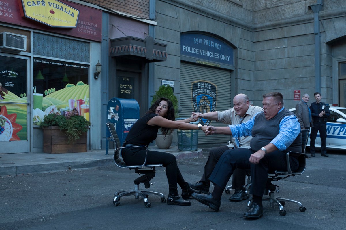 brooklyn99's tweet photo. It takes a real pro to sit down on the job: https://t.co/MnvaXYthfS #RealCopAdvice #Brooklyn99 https://t.co/fga2L55KkN