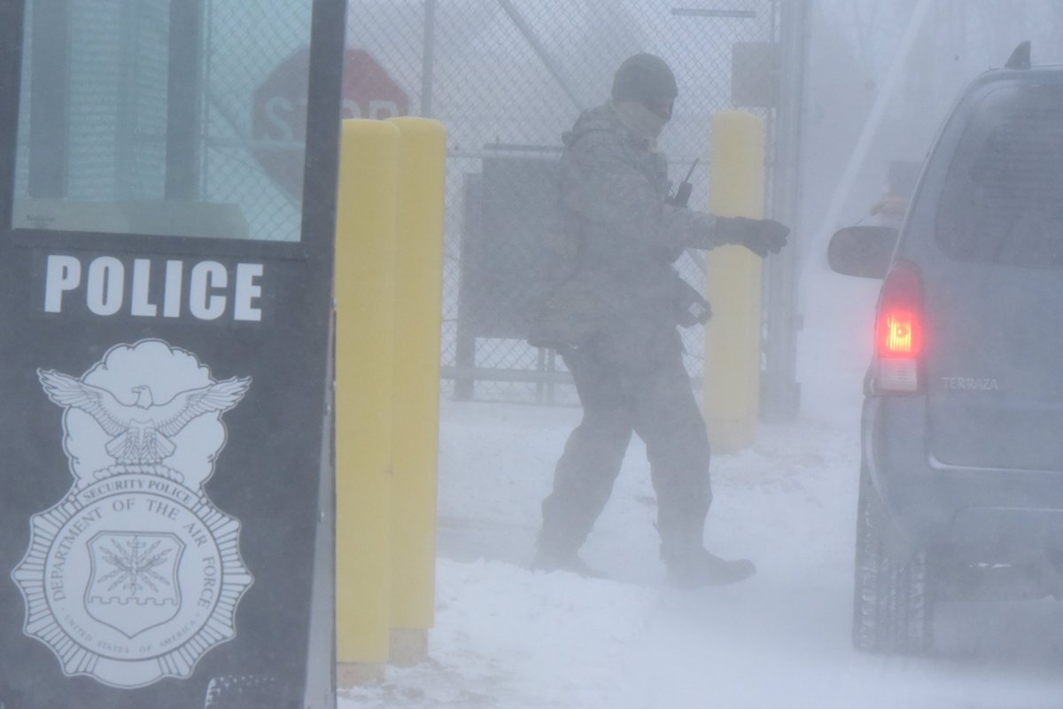 jodi_mohrmann's tweet photo. No matter the weather, they are there to protect 24/7. The 119th #SFS protects the gate of the @ND_Air_Guard Base despite the temperature of minus 3 & winds gusting to 30mph today #NDANG #AirNationalGuard @AirNatlGuard @NDNationalGuard #SecurityForces # #Defenders #Airmen #Fargo https://t.co/ygQMSbkYpB