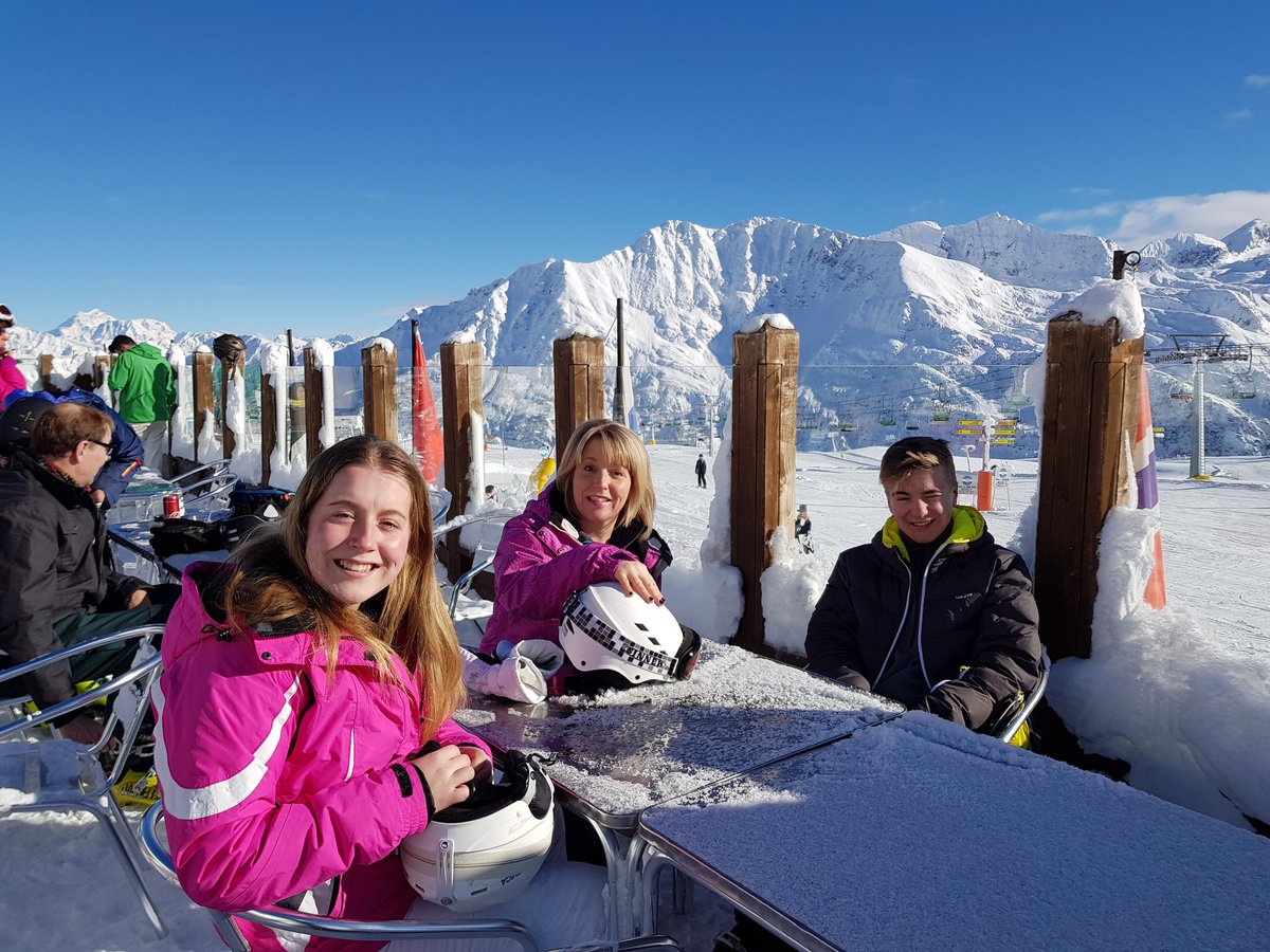MickG213's tweet photo. @La_Thuile_ski Fabulous day! https://t.co/aQ8UEscgix