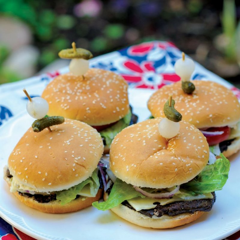 Portabella, portobello...anyway you say it these vegetarian rotisserie burgers are a great under 500 calorie meal to put on your menu this year! 

Get the recipe: wp.me/p8mFVI-14m
Shop Ronco.com
#meatlessburger