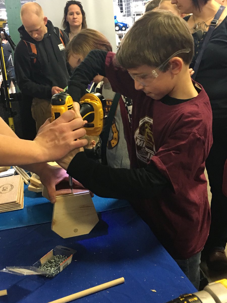 AbbsMcKay's tweet photo. I had such a great time helping to chaperone these students at the Harrisburg Farm Show today!! We found STEM in agriculture everywhere!!
@JanemarieMckay 
#AgIsSTEM #gmsdSTEM https://t.co/sN41JJsS5g