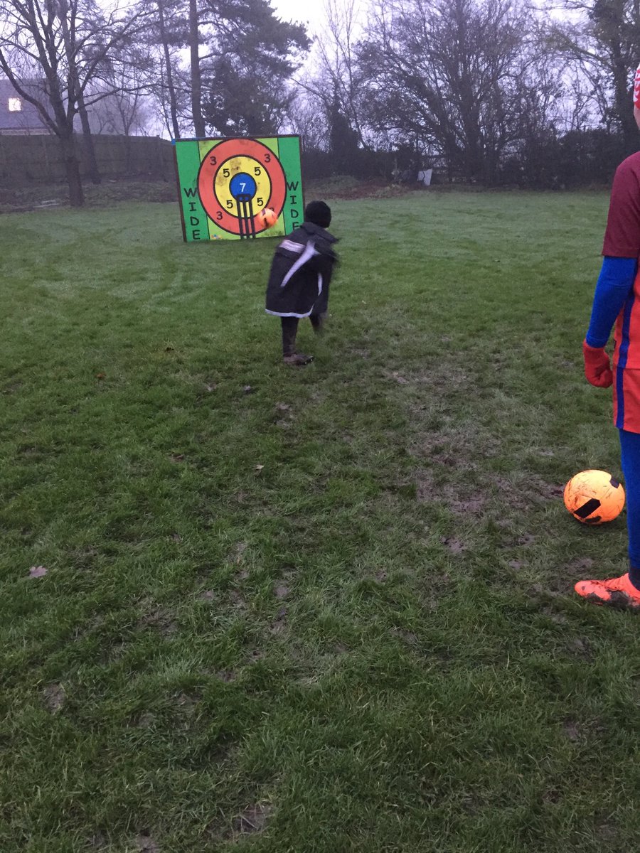 Elev8_Sport's tweet photo. Another Numeracy &amp; Sport Combination : Football Darts 🎯 
Works better with smaller groups for higher skill repetition. Game 1:first to 30 Points.  Game 2:first to zero from 30.  Can transfer to other sports and skills.@PEPurpose @PEgeeks @PlanItCoach https://t.co/2vqG6UDKb3