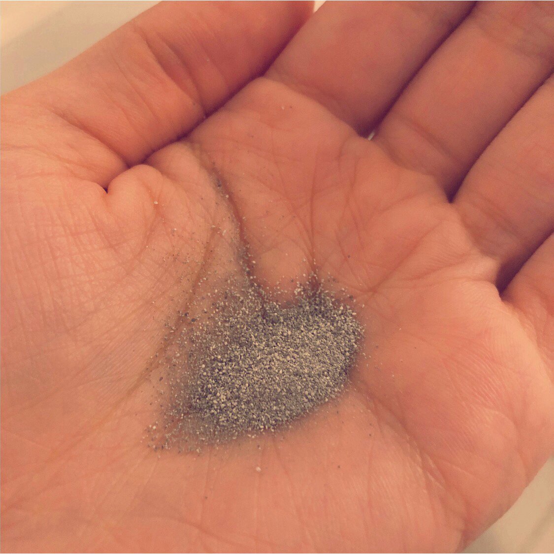 leila_dangelo's tweet photo. Thank you @influenster and @dermalogicauk for re-introducing me to these little grey granules. The daily superfoliant = life changer. #ad https://t.co/T4DXkttIdl