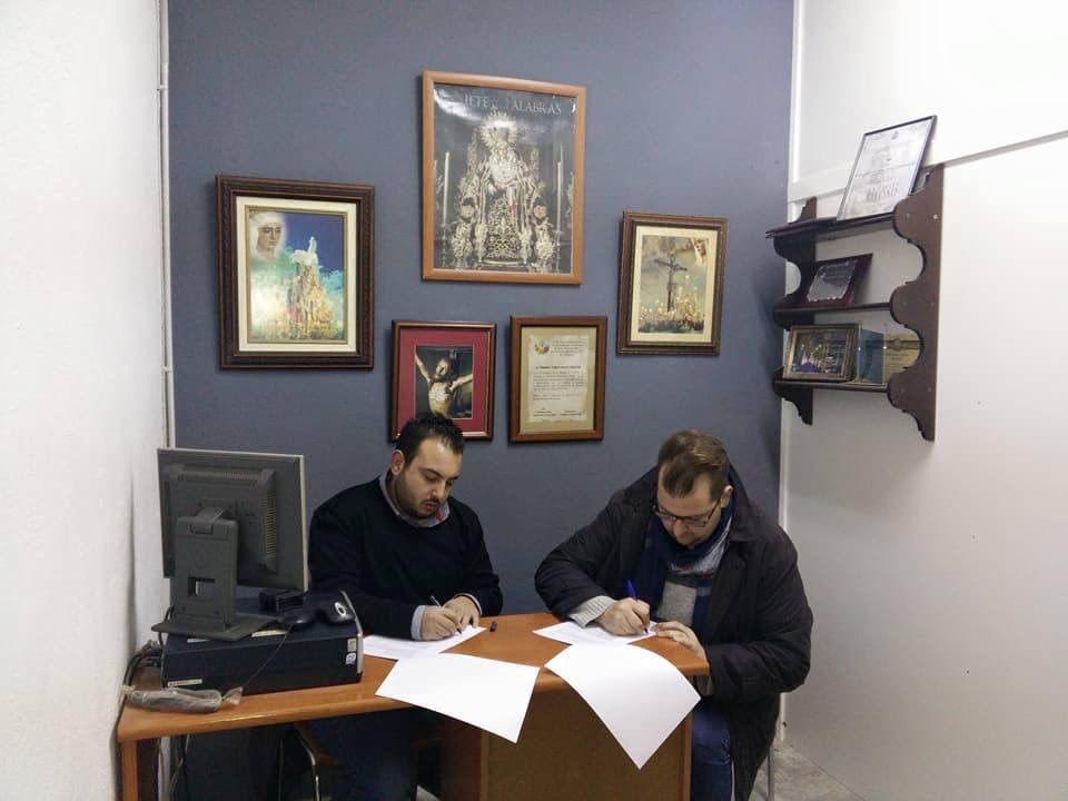 SantaVeraCruz_'s tweet photo. Comunicado Oficial
Anunciamos que en la tarde de hoy se ha procedido a la firma de renovación con la @BCcytt_nazareno  durante los próximos dos años.
Agradecer a la formación el entusiasmo por ir cada Jueves Santo tras nuestro sagrado titular el Stmo. Cristo De la Santa Vera Cruz https://t.co/IYA613P1F6