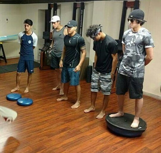 jvnskz's tweet photo. Hasta vestidos asi estan re buenos

#CNCO #BestBoyBand #iHeartAwards https://t.co/RDLWHqSXae